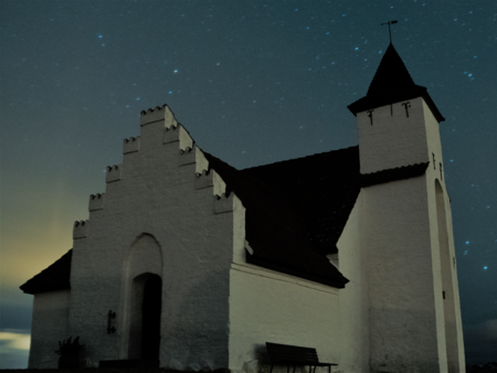 Billede af kirke om natten