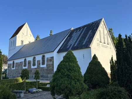 Billede af Bække Kirke - tæt på
